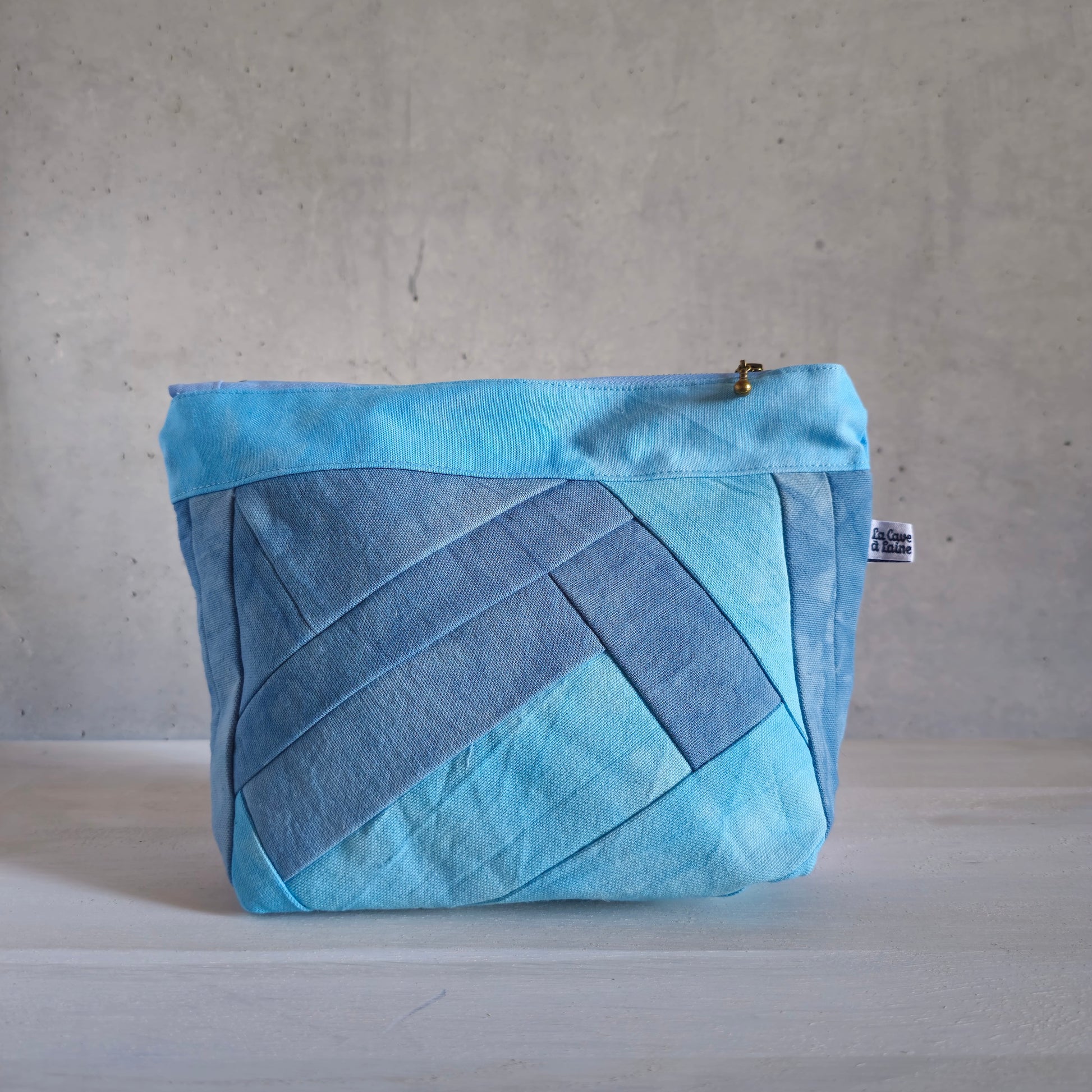 Patchwork Pouch Dama - Sky Blue-La Cave à Laine